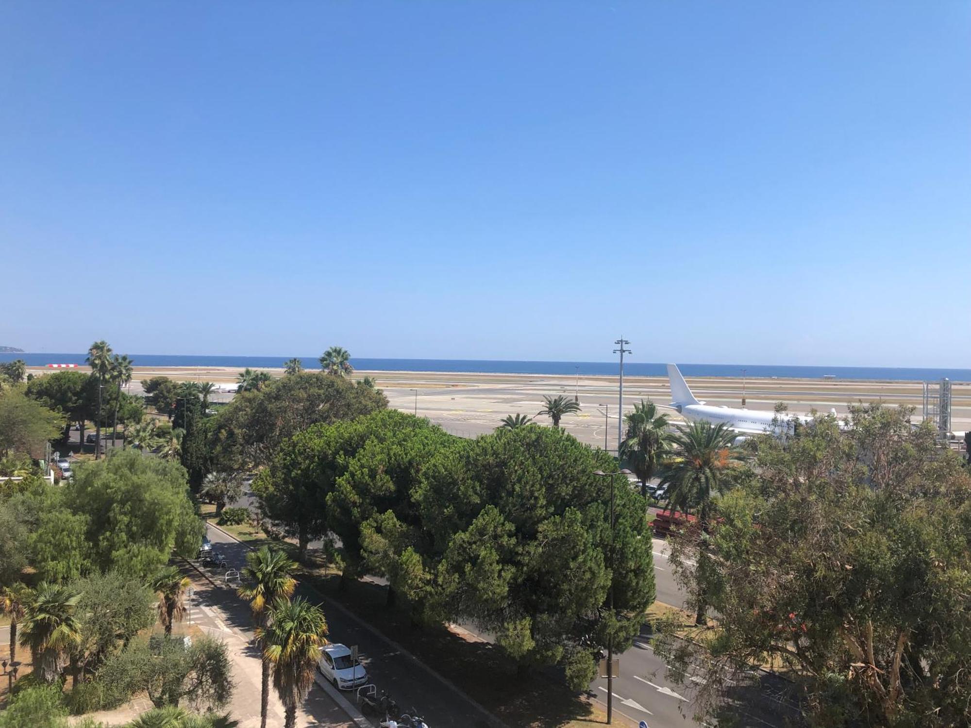 Campanile Aeroport Hotel