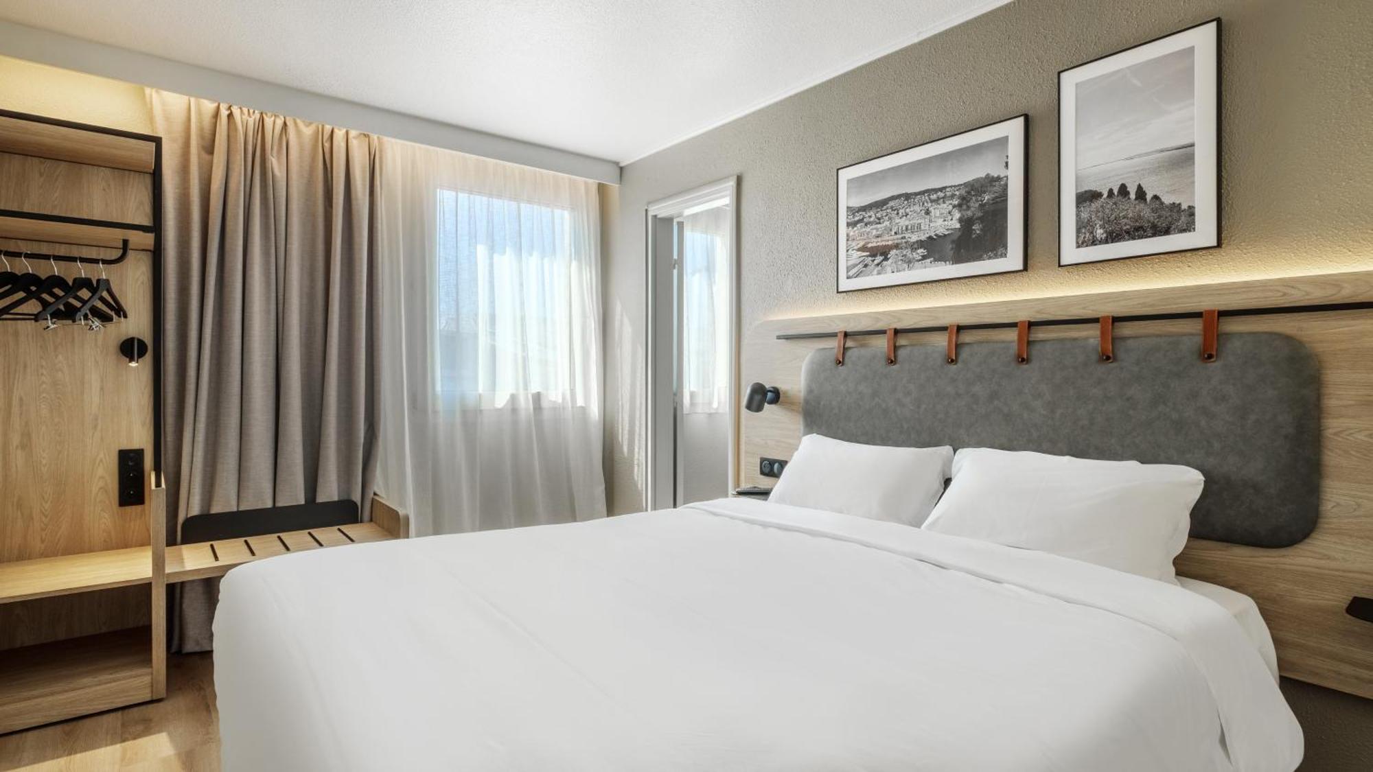 Campanile Aéroport Hotel 3*